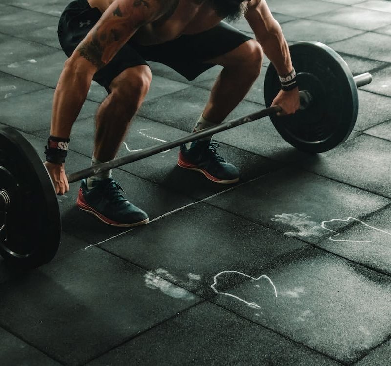 man lifting a barbell