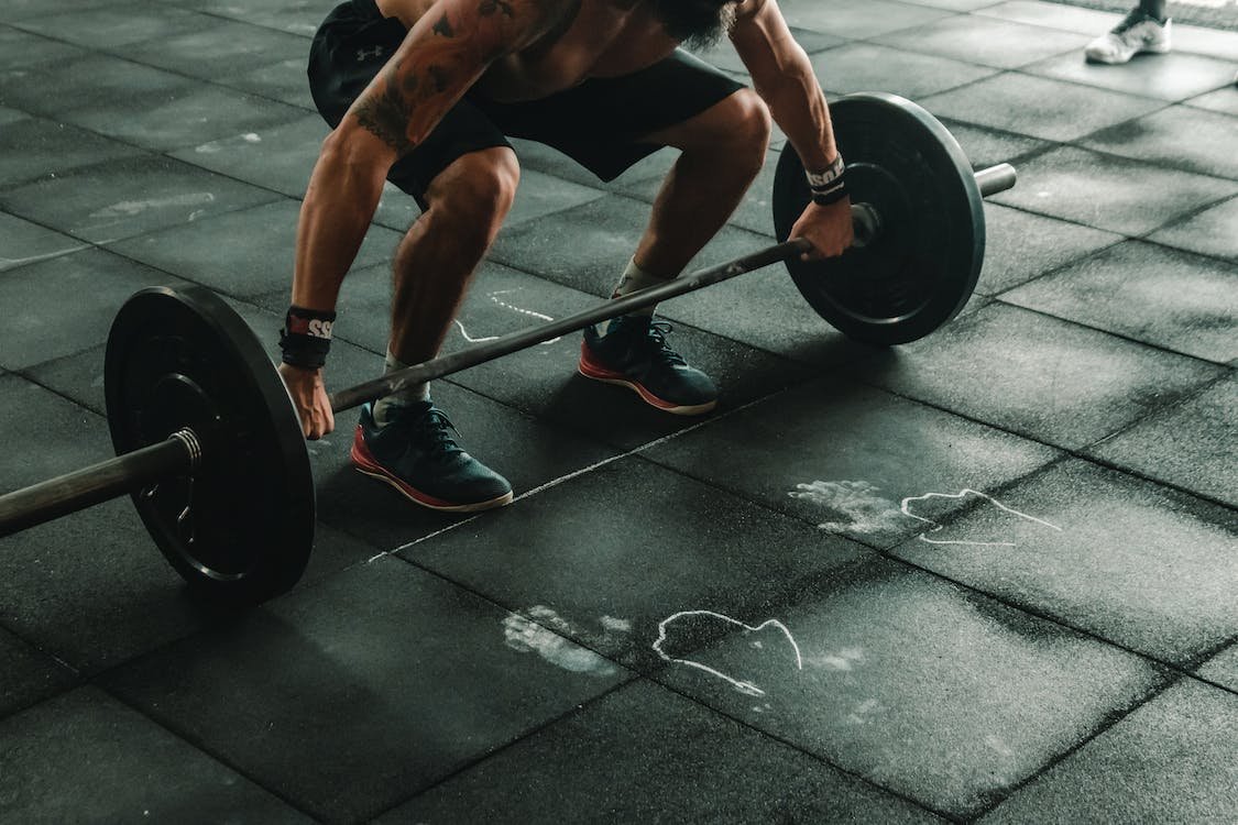 man lifting a barbell