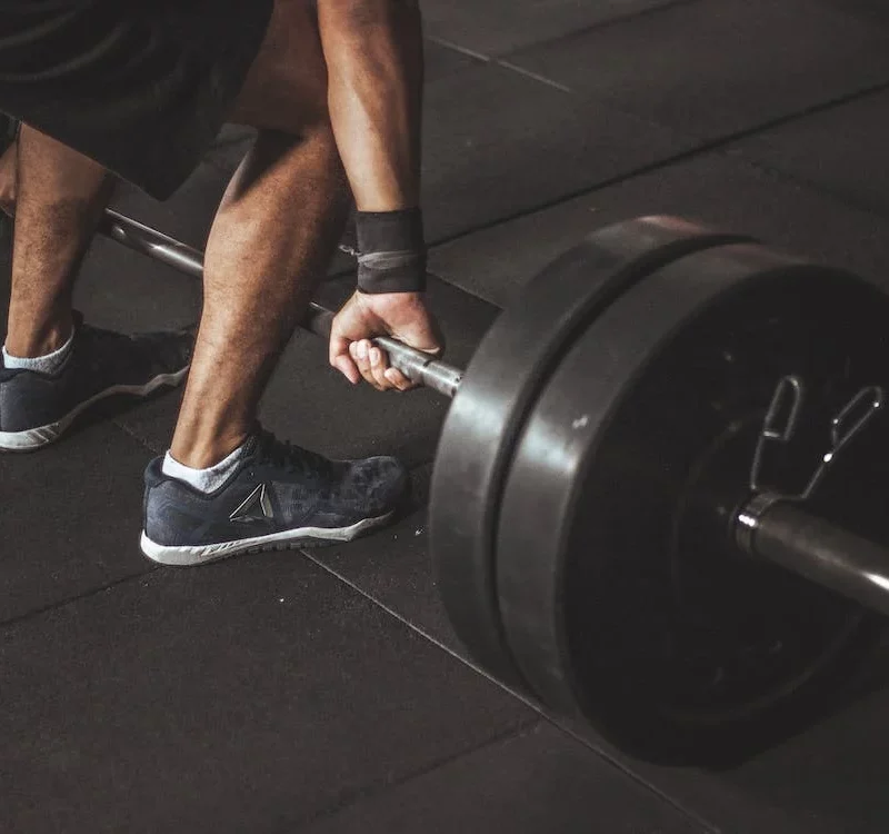 man lifting a barbell